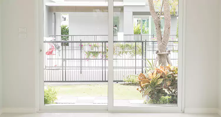 Balcony Screen Door Repair in Valrico, FL