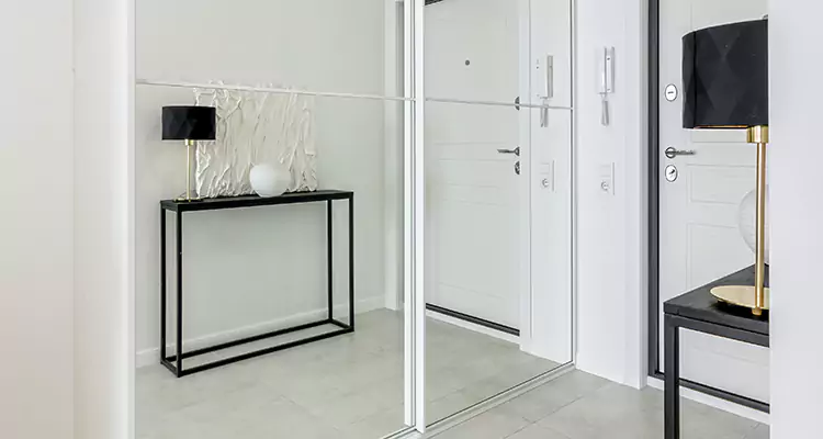 Mirrored Bifold Closet Doors Repair in Valrico, FL