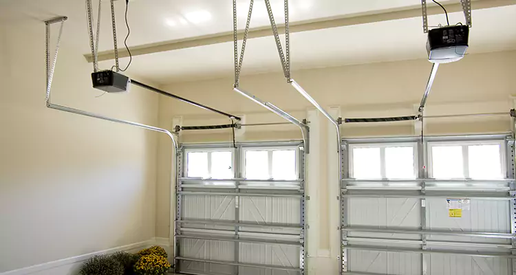 Residential Emergency Garage Door Repair in Valrico, FL