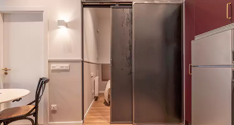 We Fix Closet Sliding Door in Valrico, FL