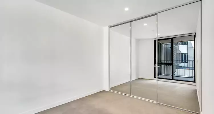 Why Homeowners Choose Us for Sliding Mirror Door Replacement in Valrico, FL