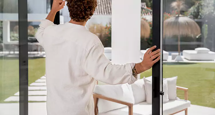 Sliding Screen Door Maintenance for Closing Issues in Valrico, FL
