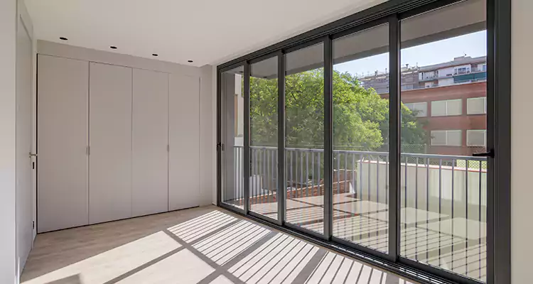 Fix Sliding Screen Door Track in Valrico, FL